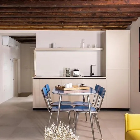 Apartment Pop 1970 Venere