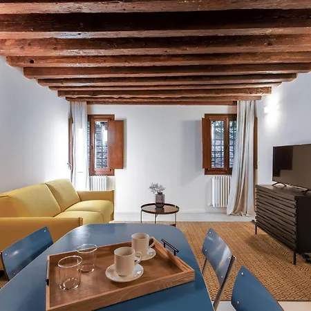 Apartment Pop 1970 Venere *