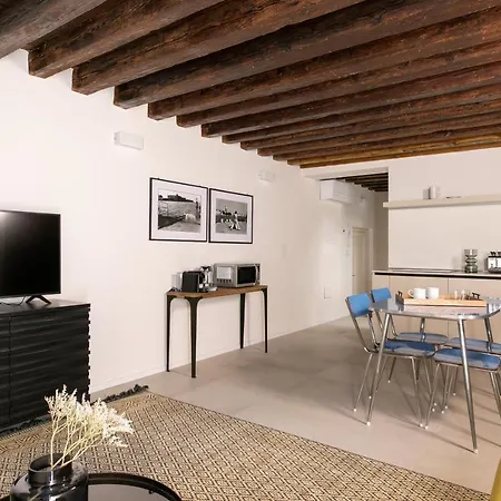 Apartment Pop 1970 Venere *