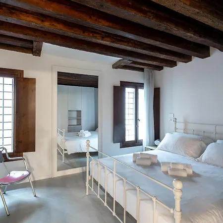 Apartment Pop 1970 Venere *